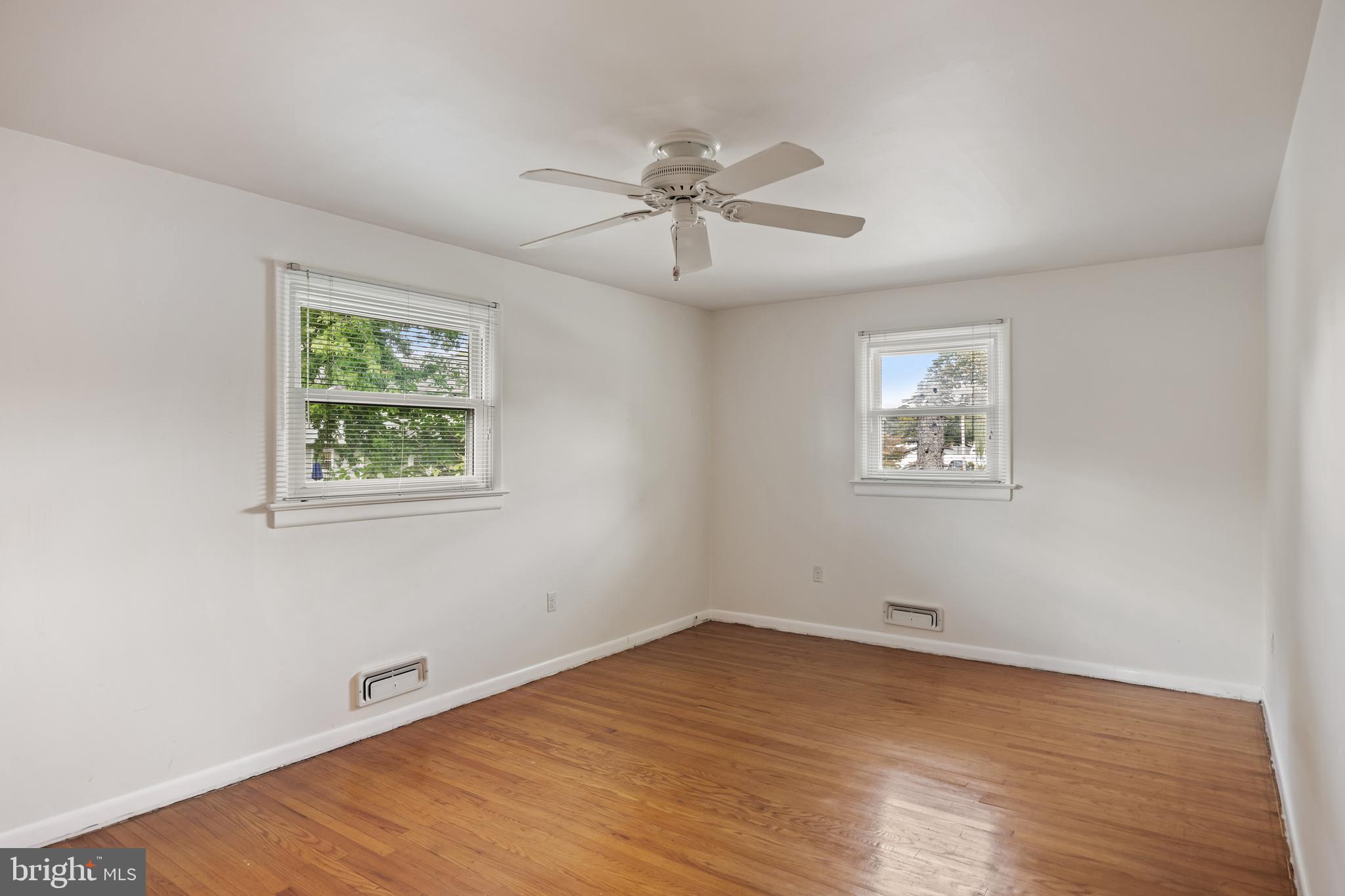 831 WINDSOR DRIVE