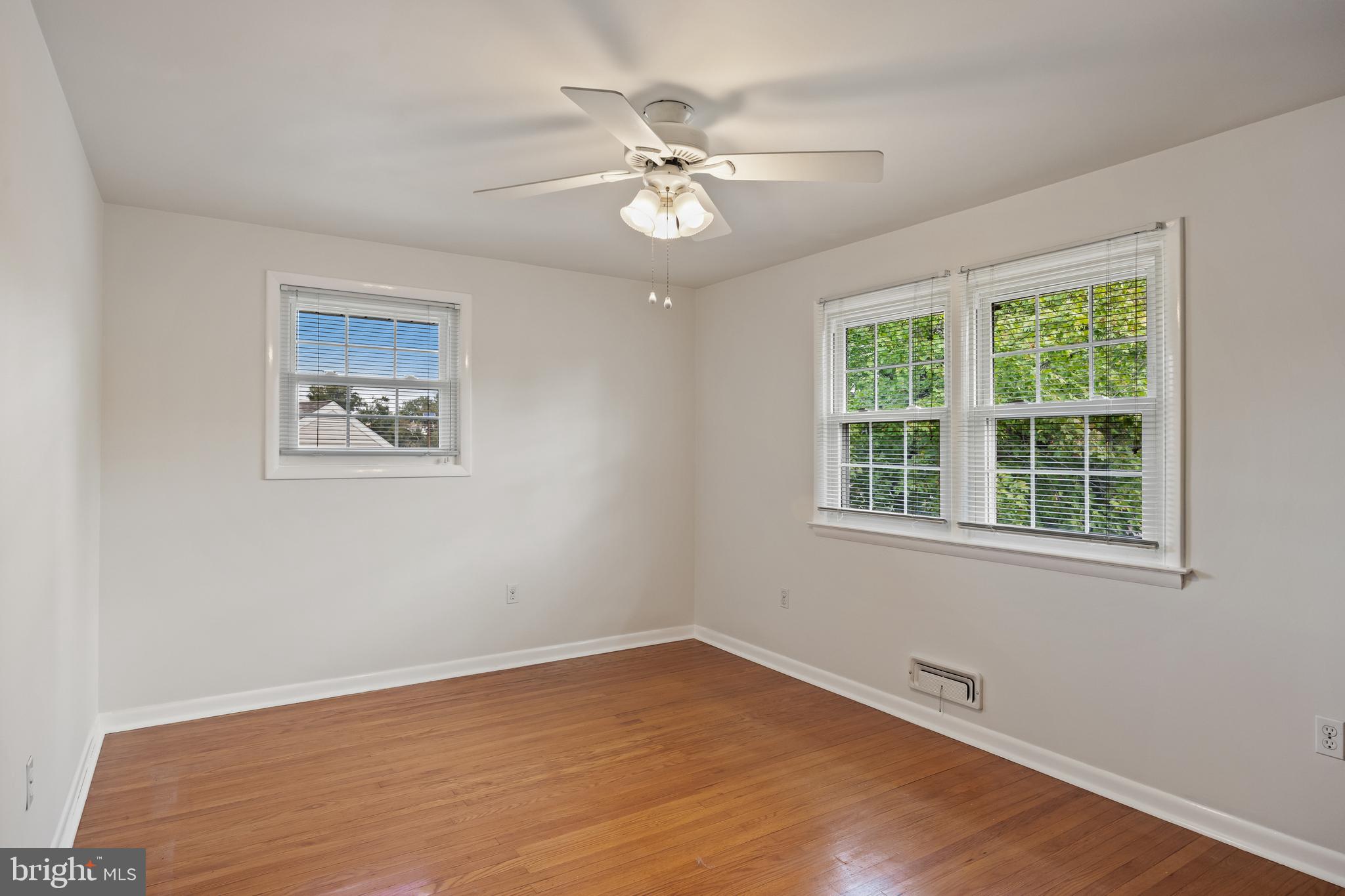 831 WINDSOR DRIVE