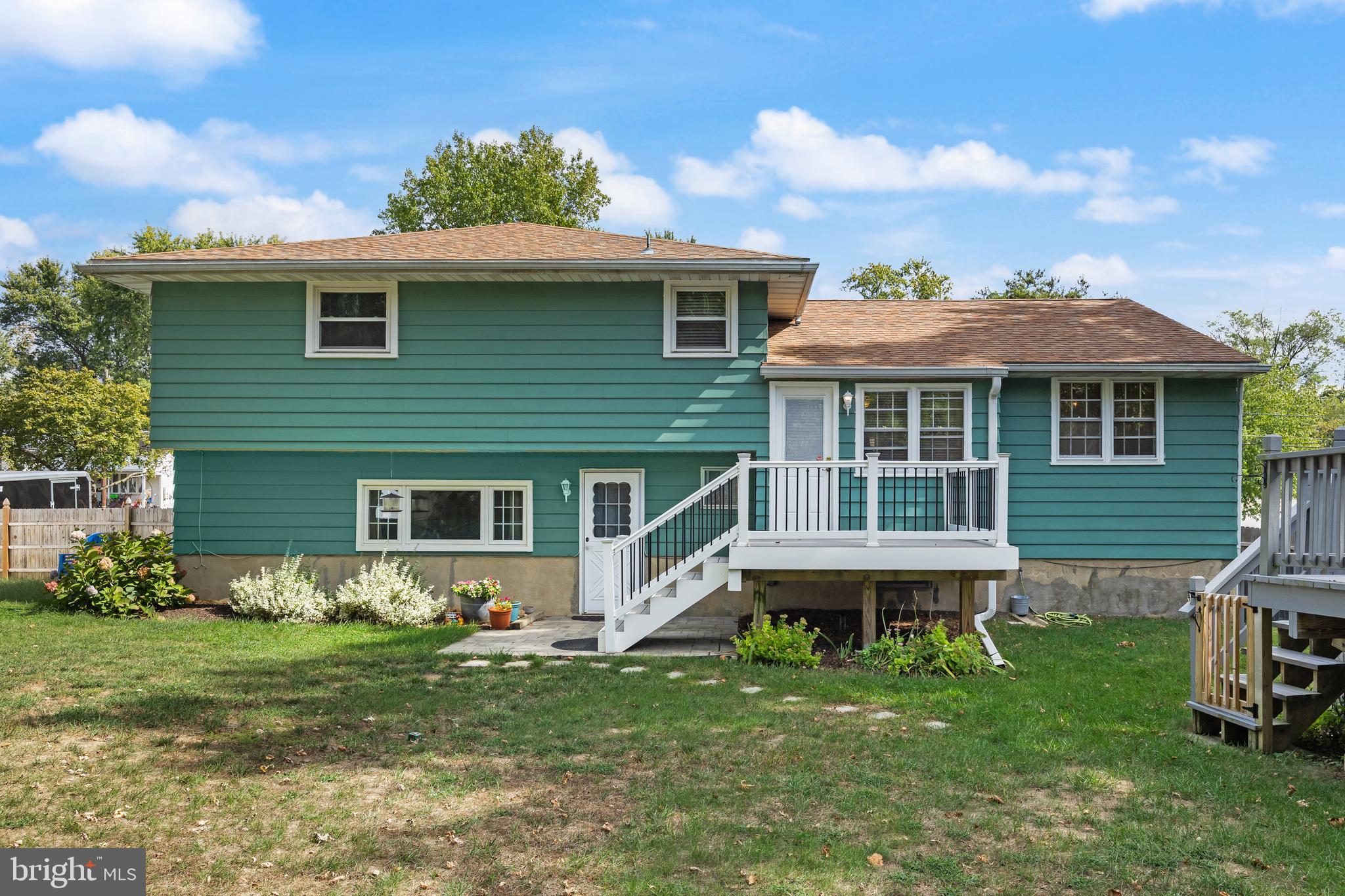 831 WINDSOR DRIVE