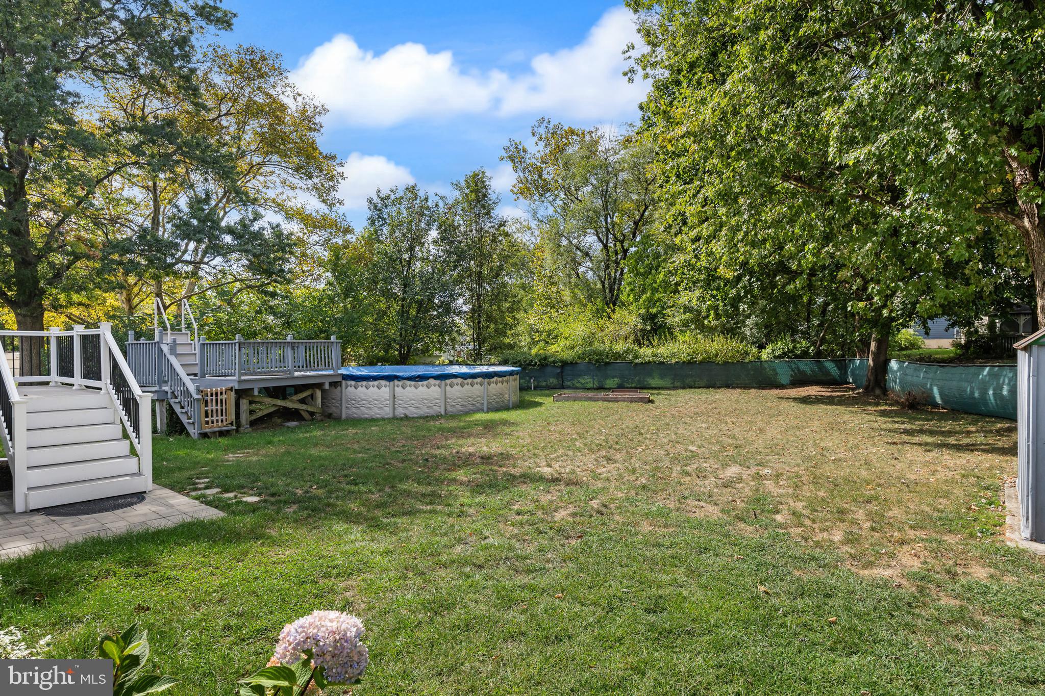831 WINDSOR DRIVE
