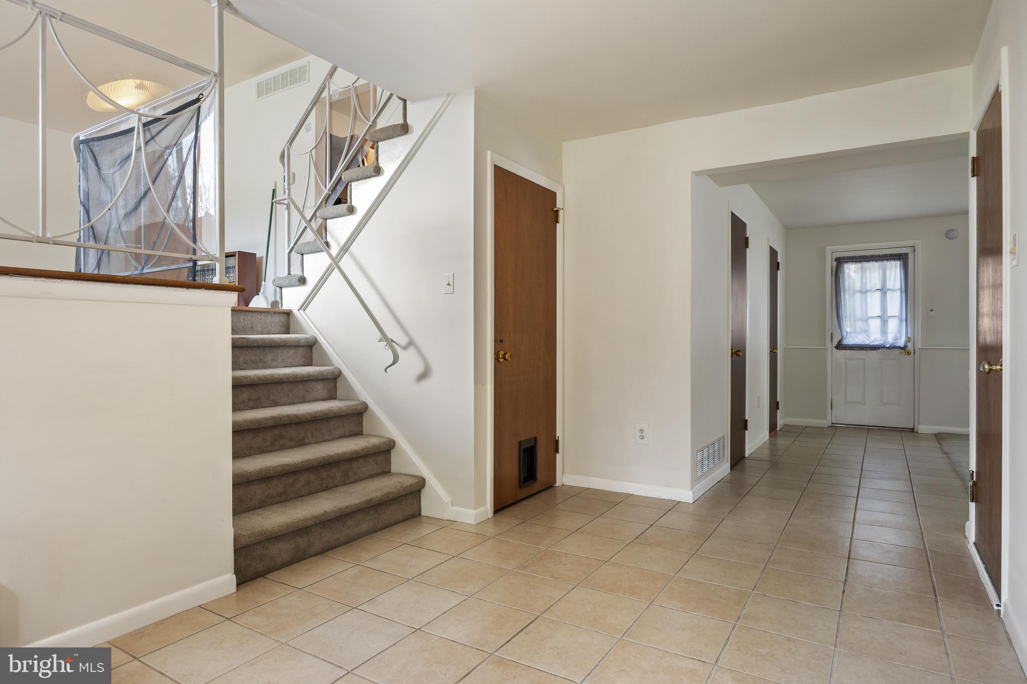 831 WINDSOR DRIVE