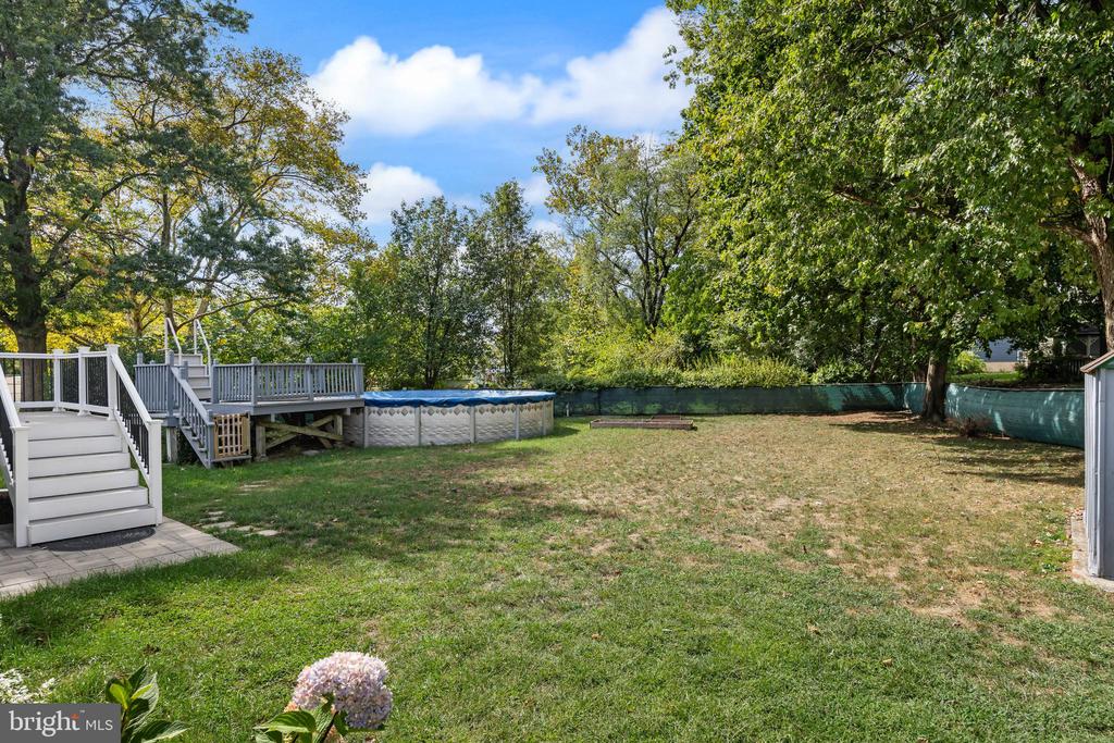 831 WINDSOR DRIVE