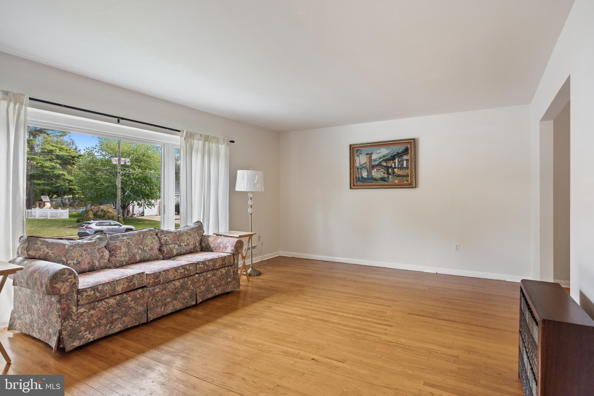 831 WINDSOR DRIVE