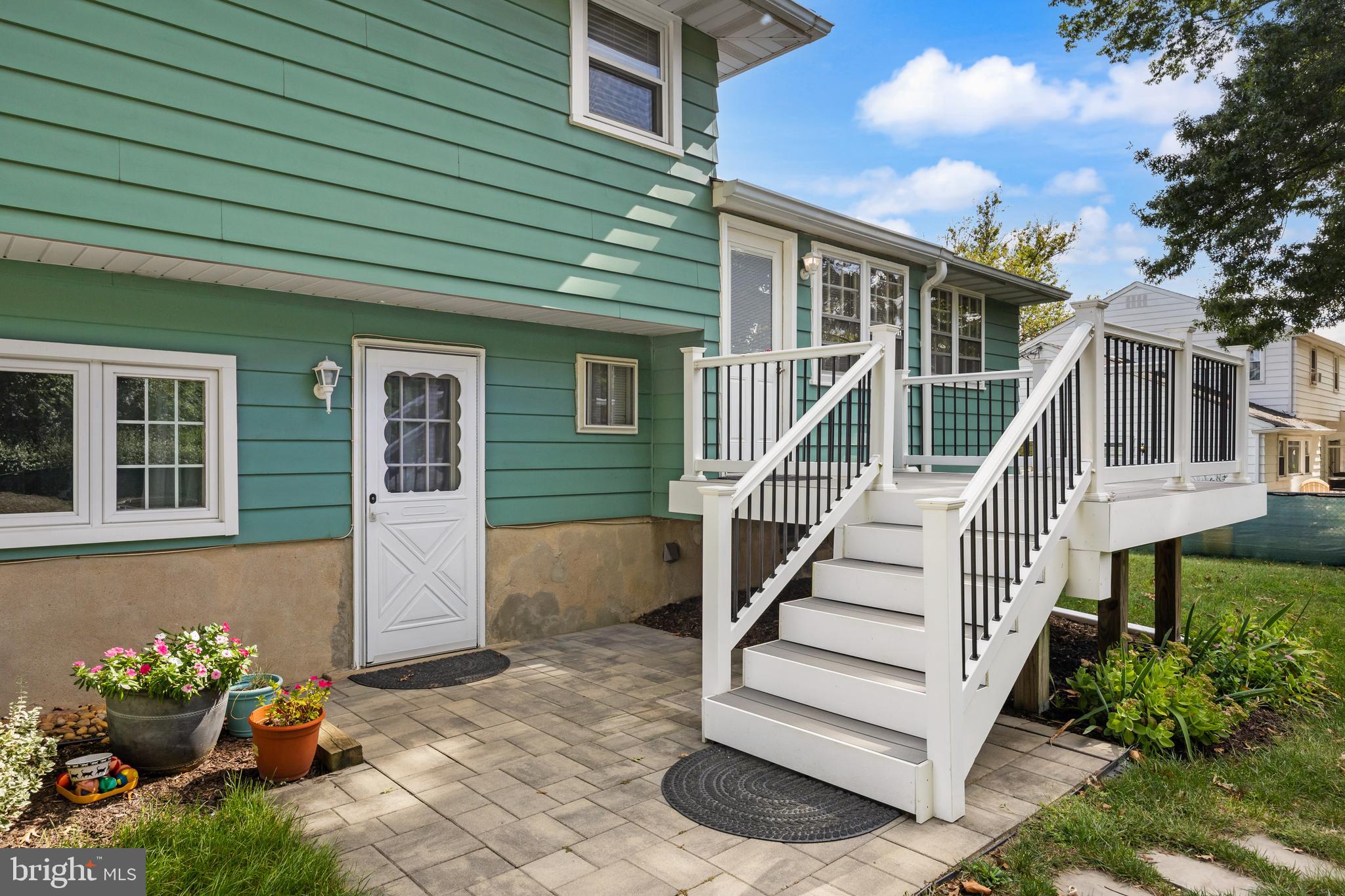 831 WINDSOR DRIVE