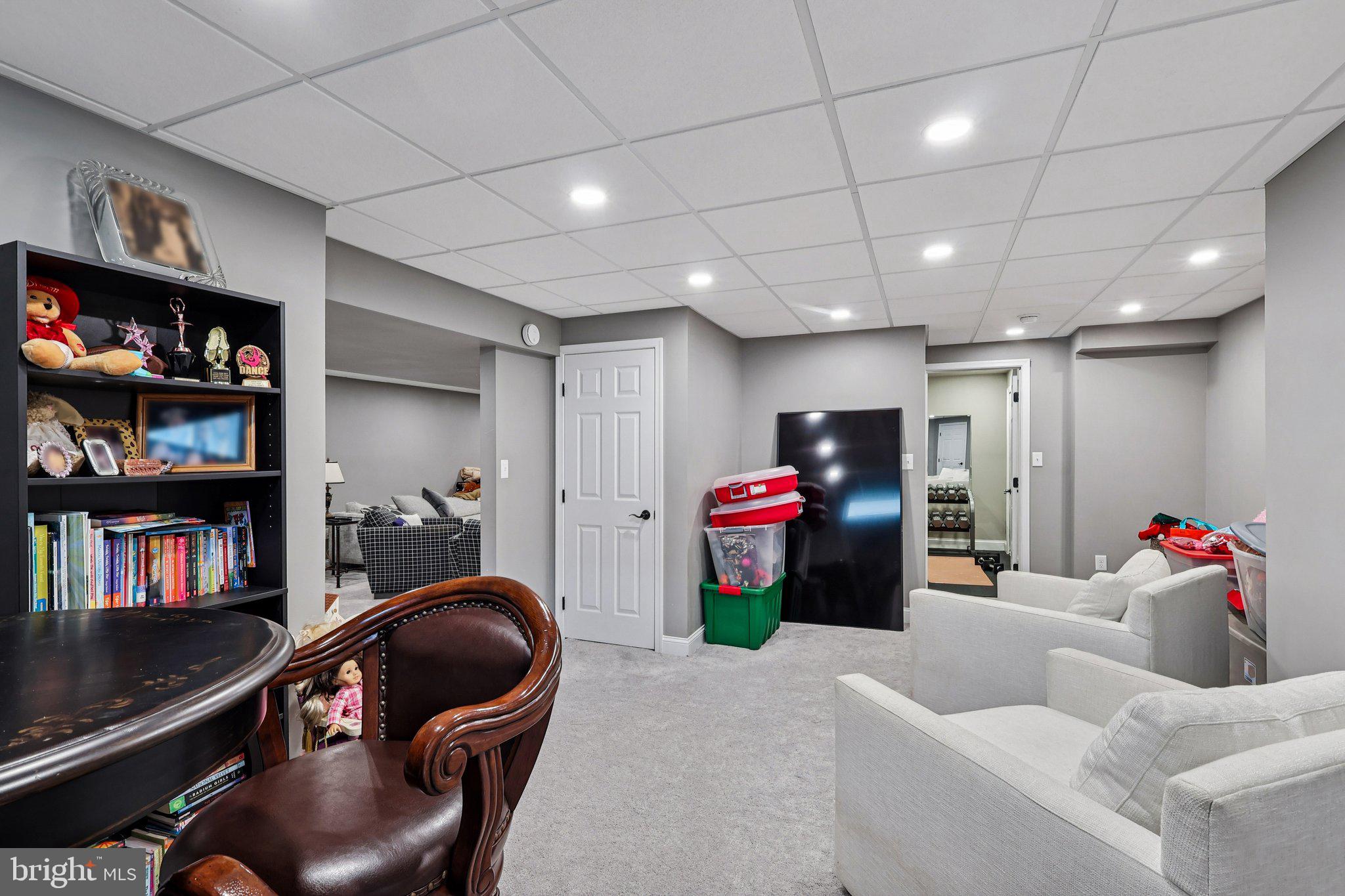 19 ANNAPOLIS DRIVE