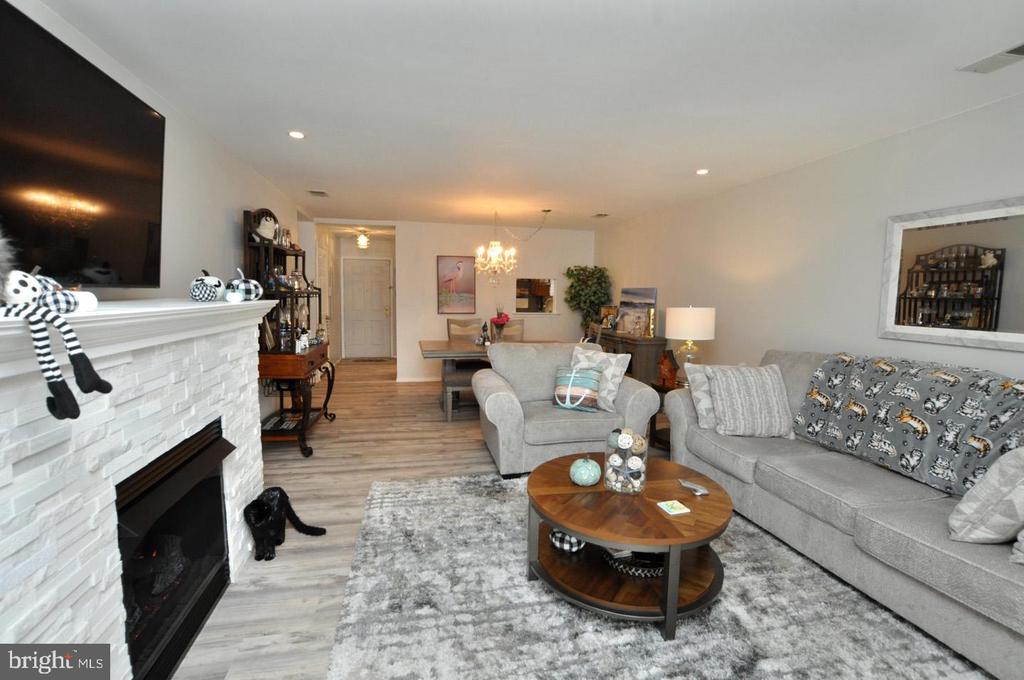 11 E BERWIN WAY