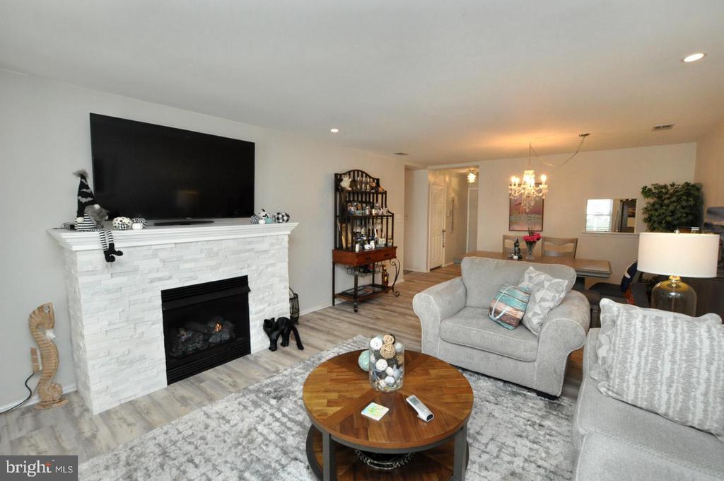 11 E BERWIN WAY