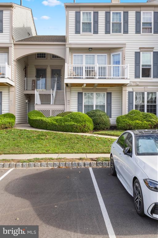 142 ROSEBAY COURT