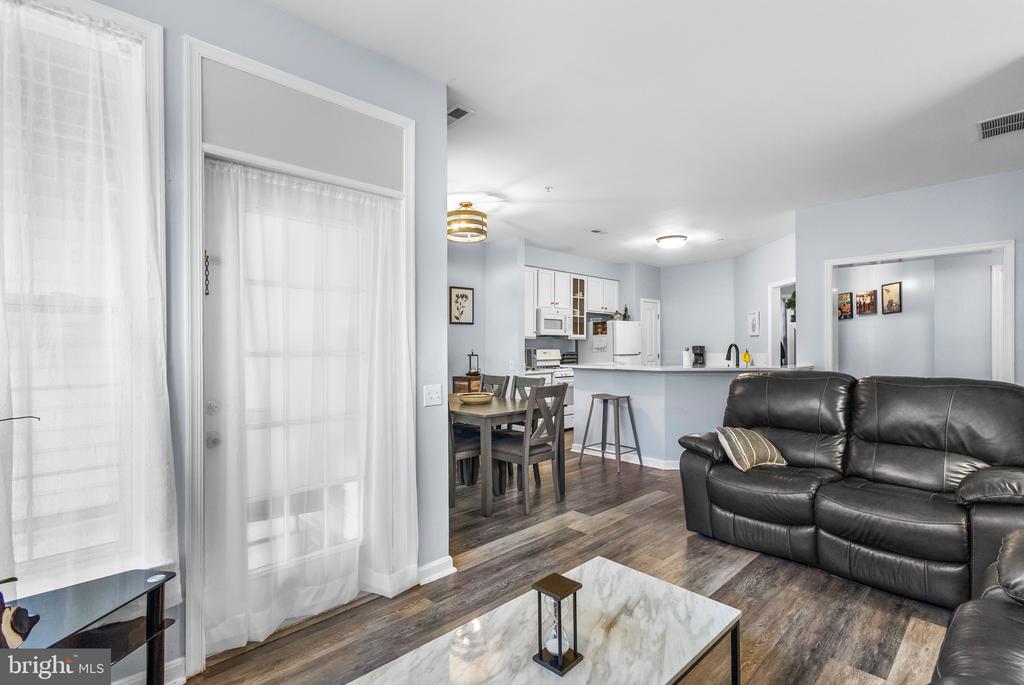 142 ROSEBAY COURT