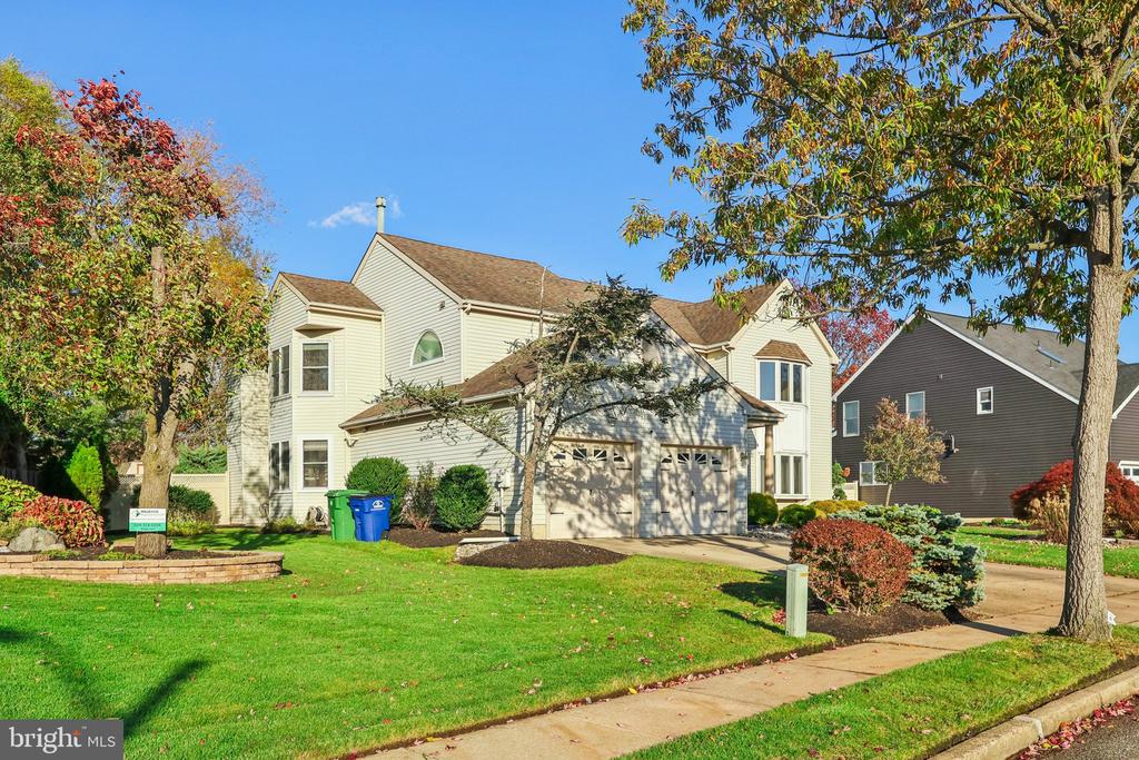 22 HAWK LANE