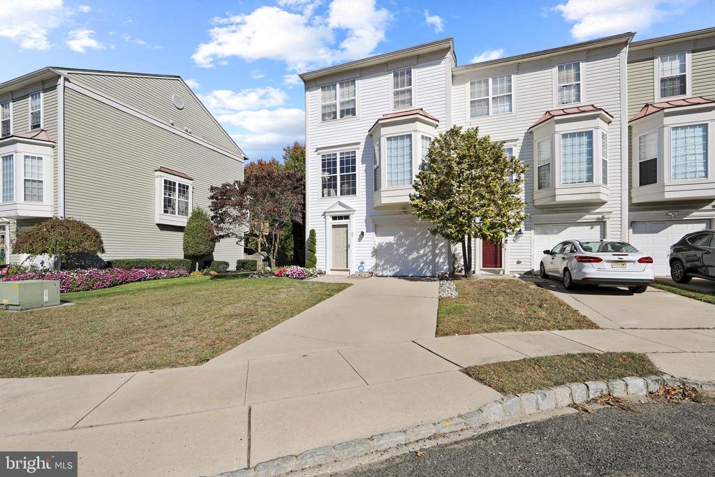 27 FIRETHORN LANE