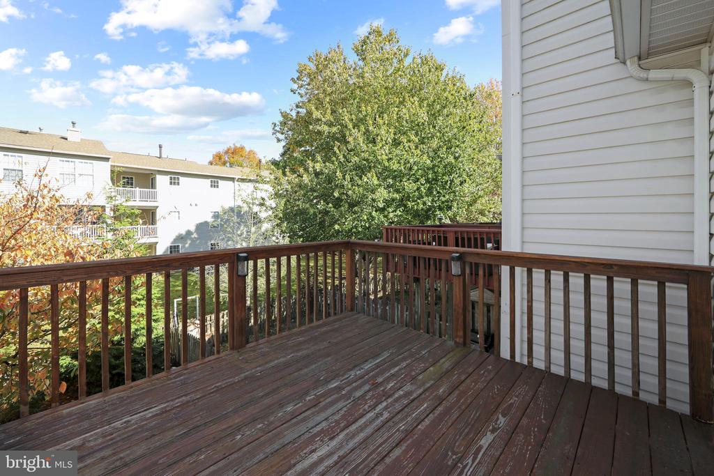 27 FIRETHORN LANE
