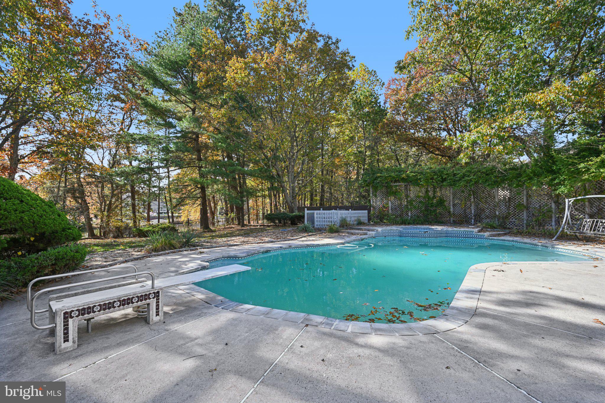 12 N COUNTRY LAKES DRIVE