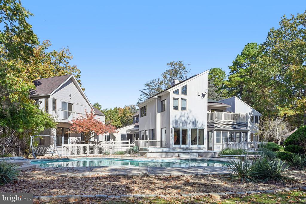 12 N COUNTRY LAKES DRIVE