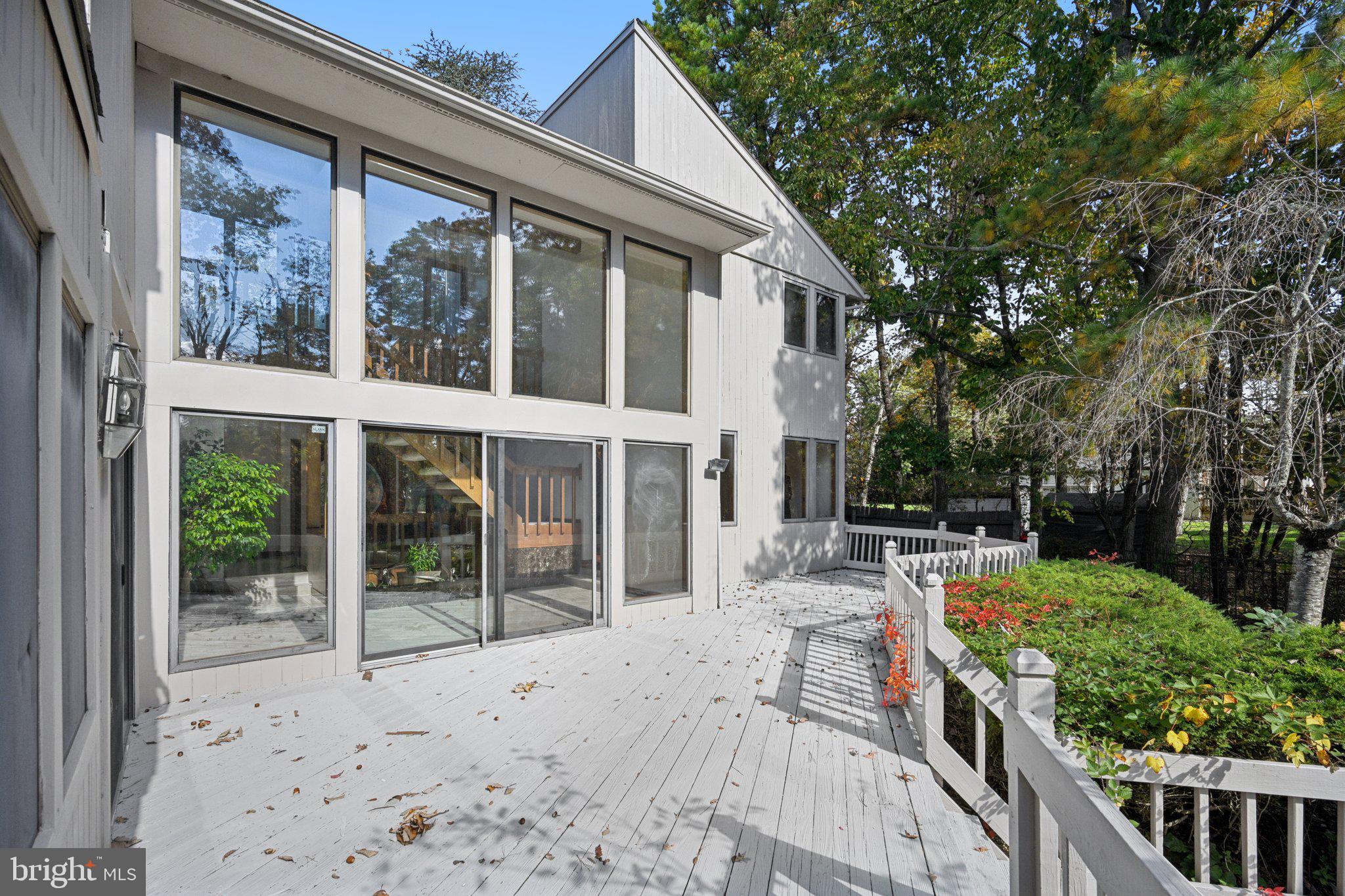 12 N COUNTRY LAKES DRIVE