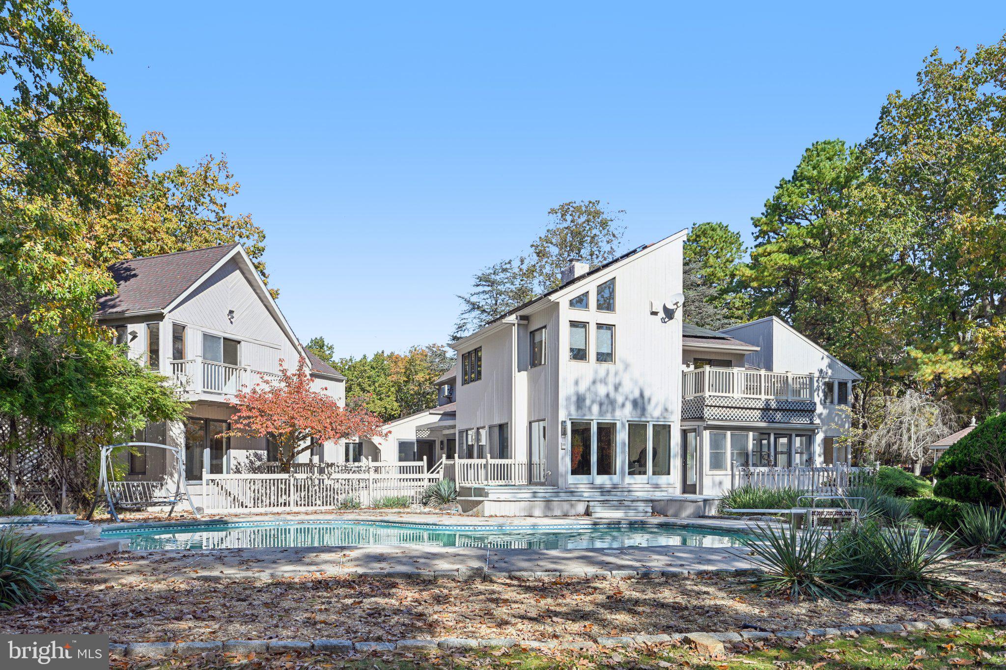 12 N COUNTRY LAKES DRIVE