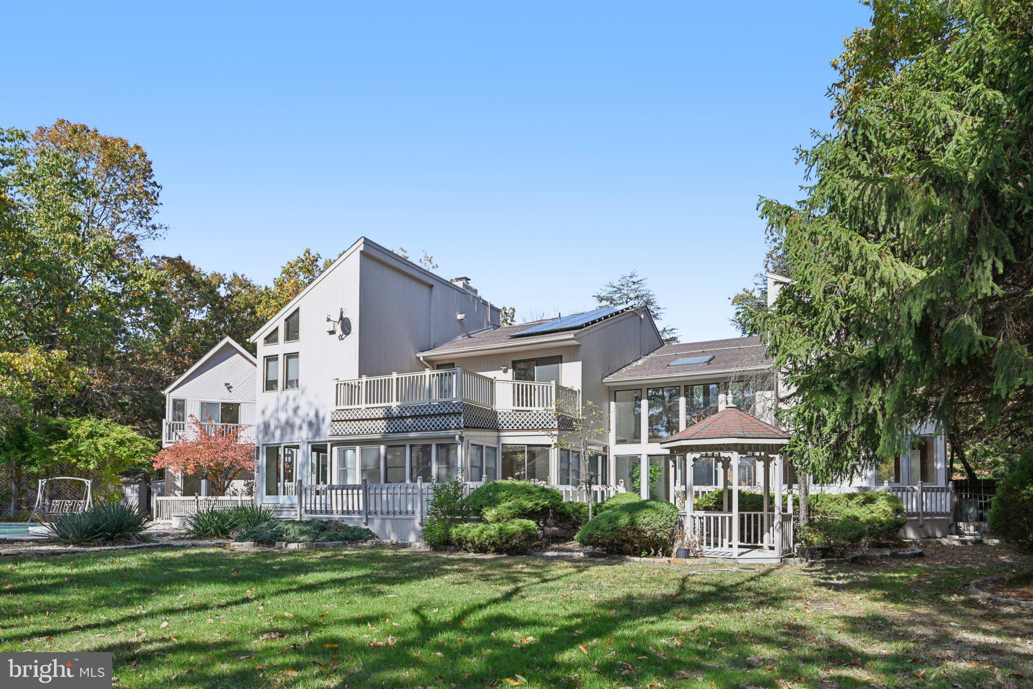 12 N COUNTRY LAKES DRIVE