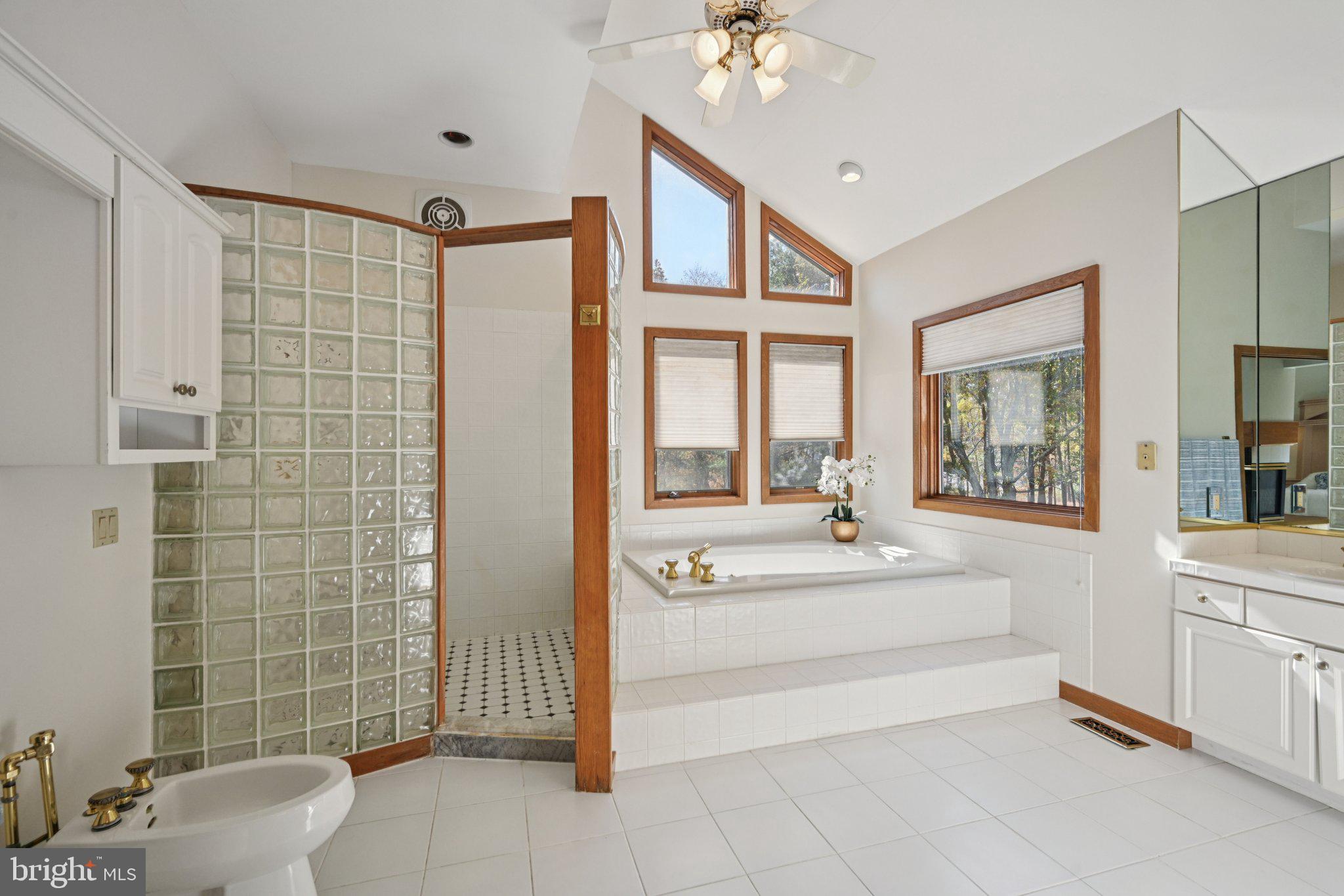 12 N COUNTRY LAKES DRIVE