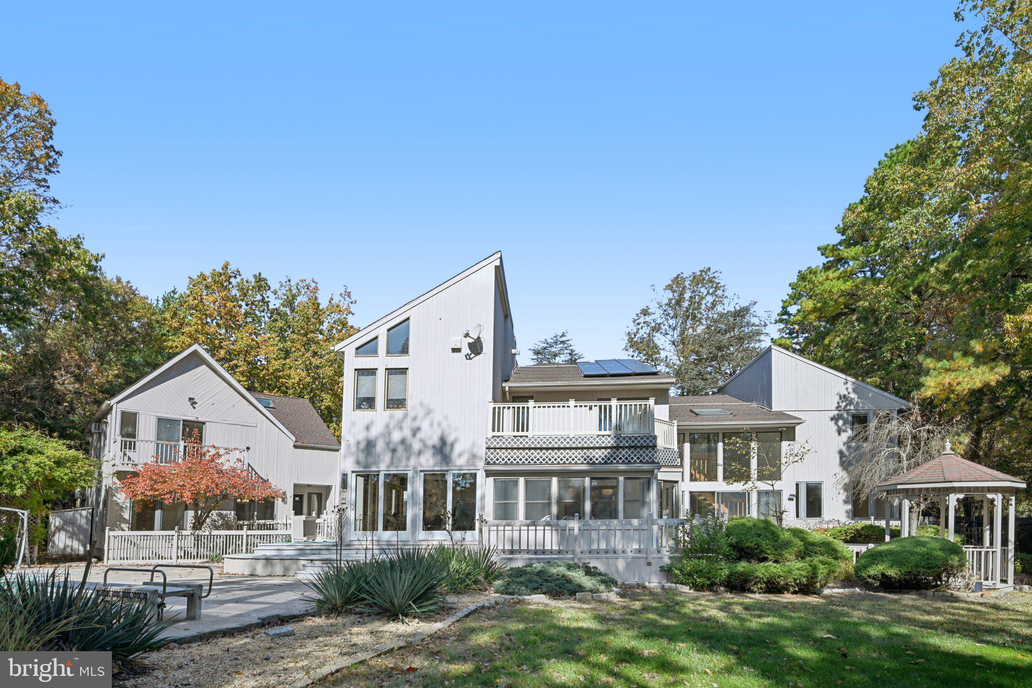 12 N COUNTRY LAKES DRIVE