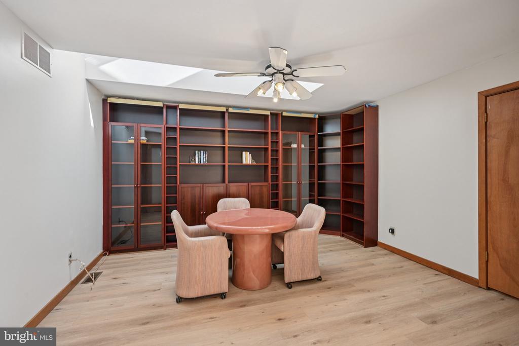 12 N COUNTRY LAKES DRIVE