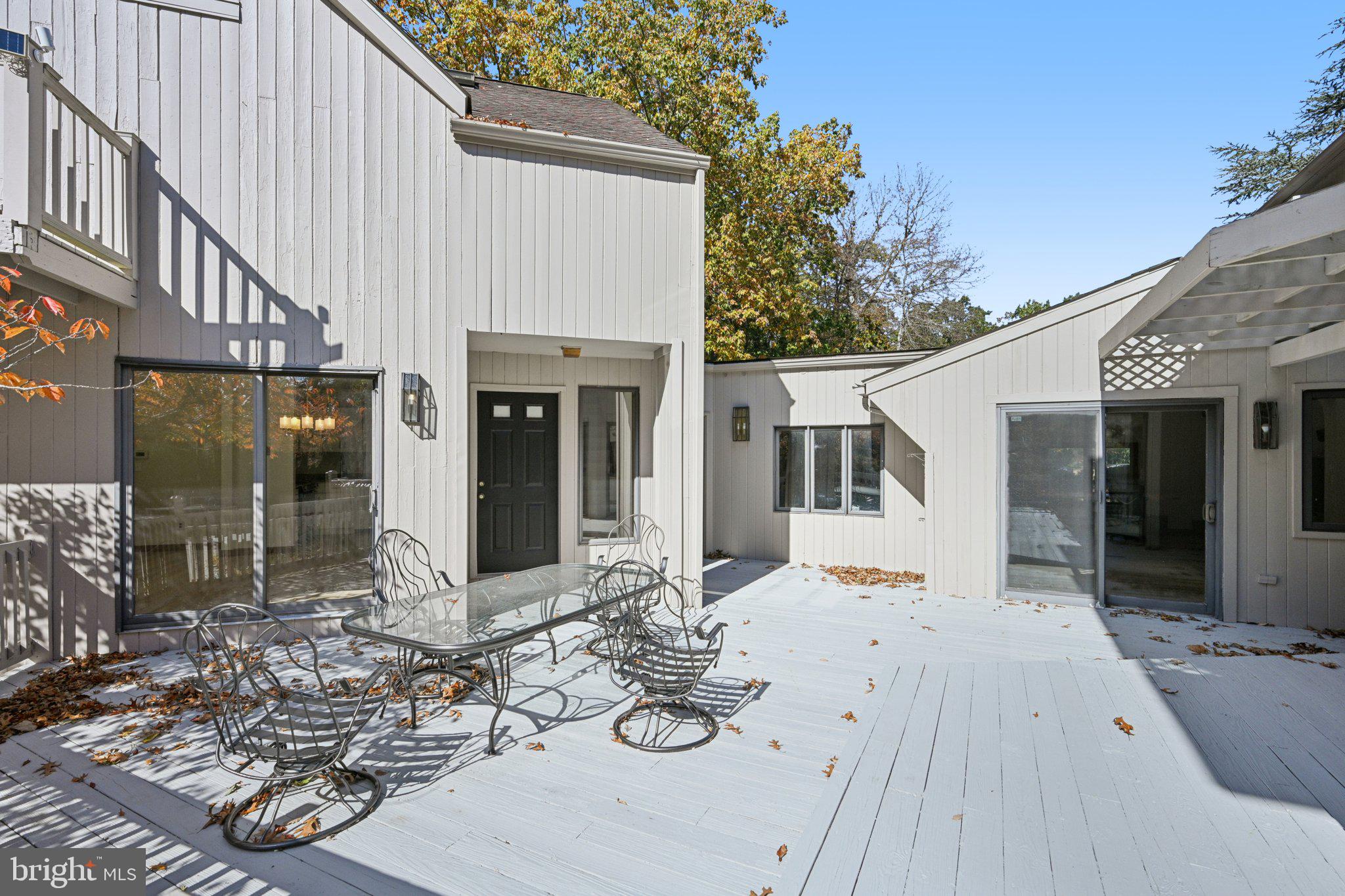 12 N COUNTRY LAKES DRIVE