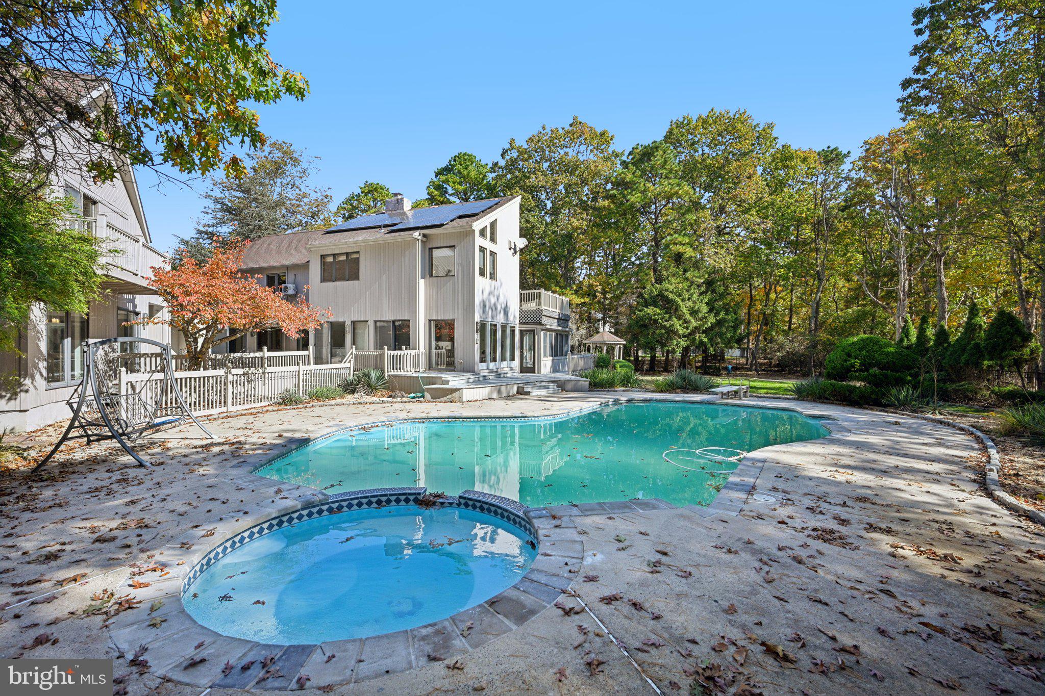 12 N COUNTRY LAKES DRIVE