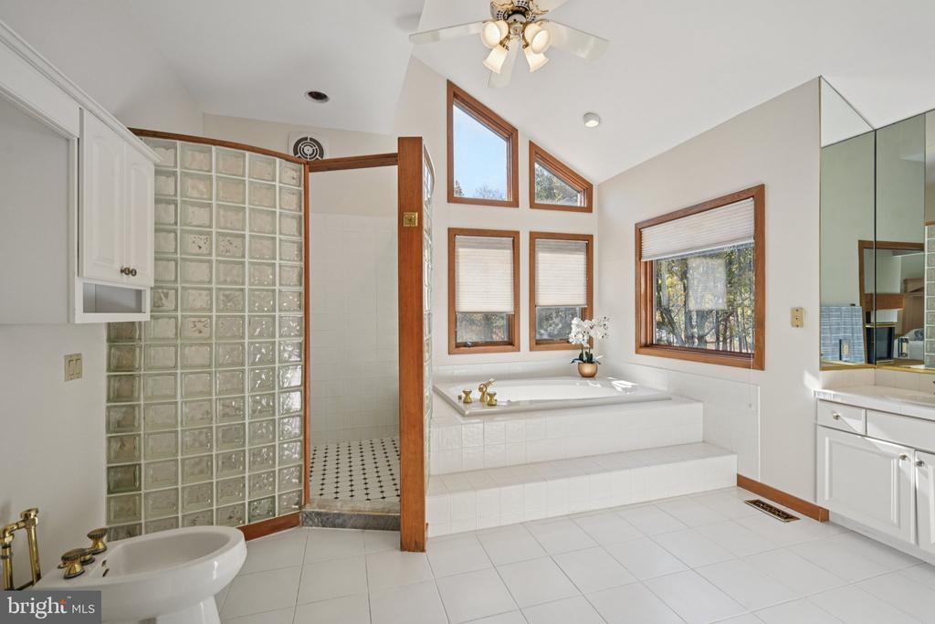 12 N COUNTRY LAKES DRIVE