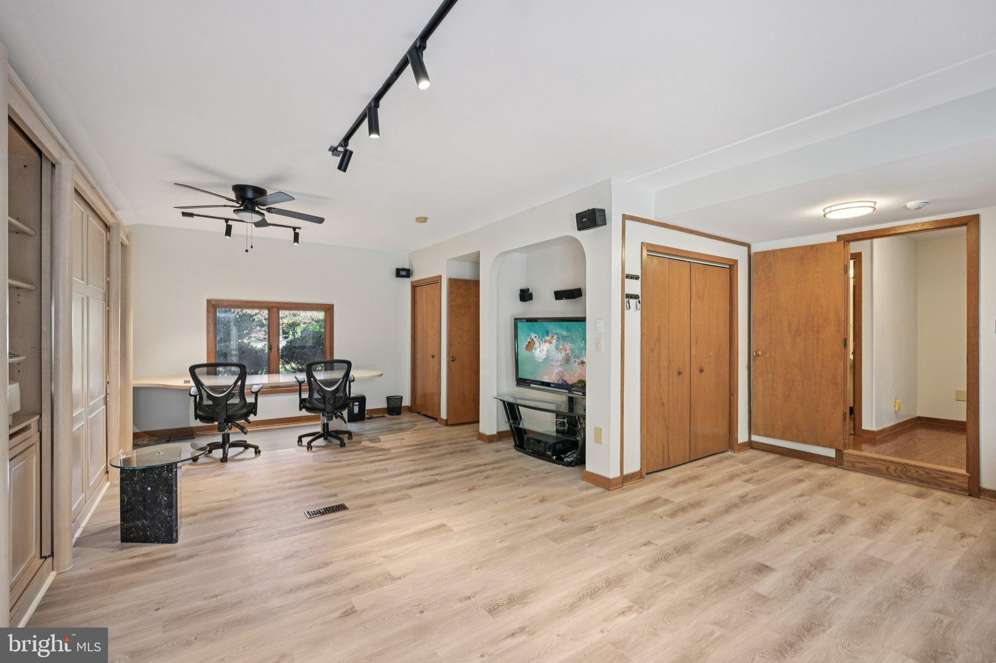 12 N COUNTRY LAKES DRIVE