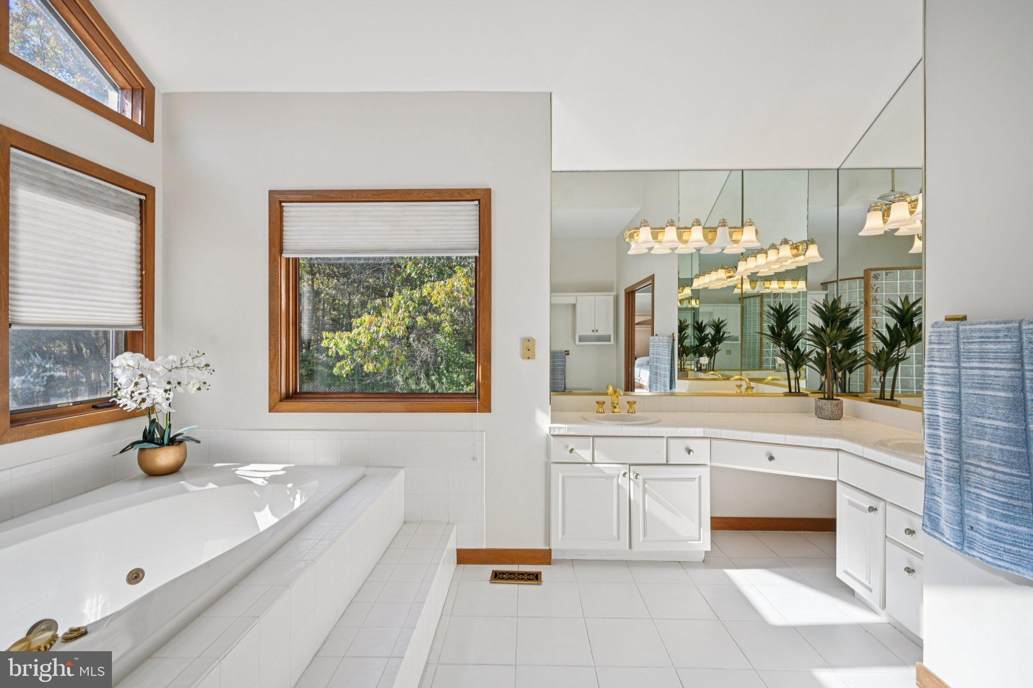 12 N COUNTRY LAKES DRIVE