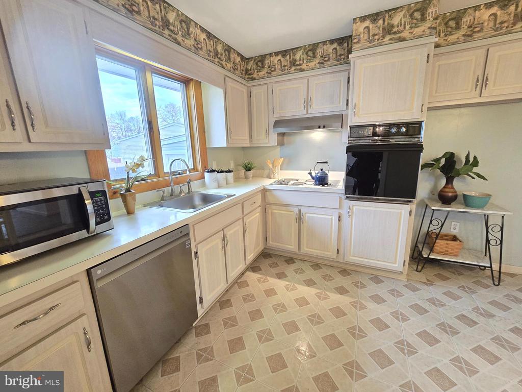 120 E CENTER AVENUE