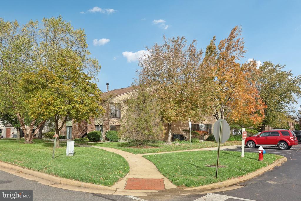 7 SUMAC COURT