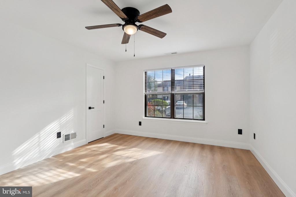7 SUMAC COURT