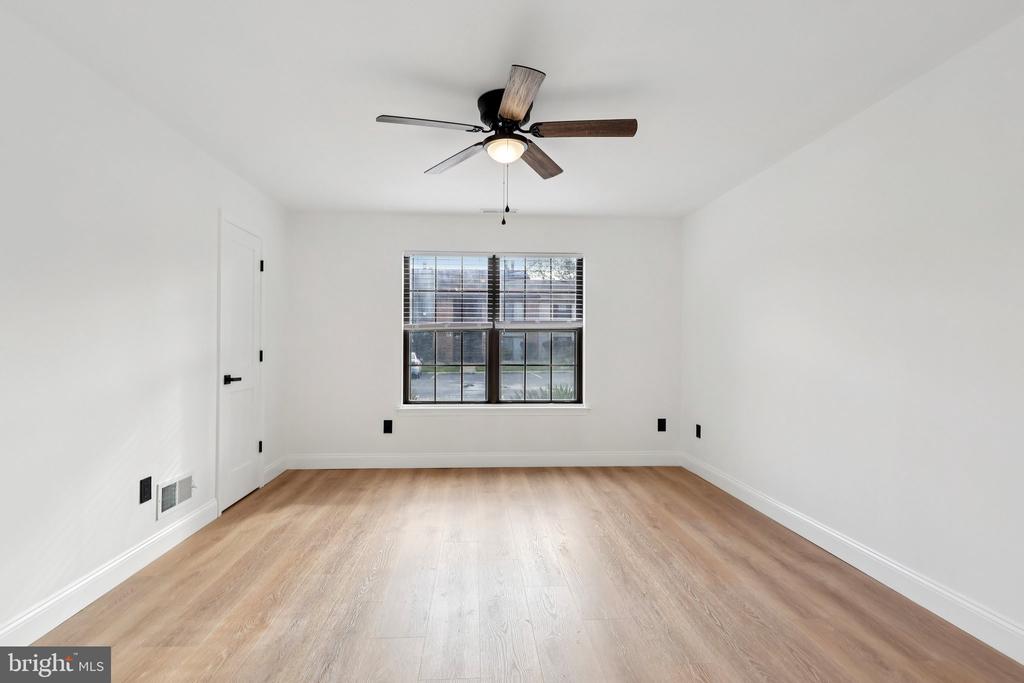 7 SUMAC COURT