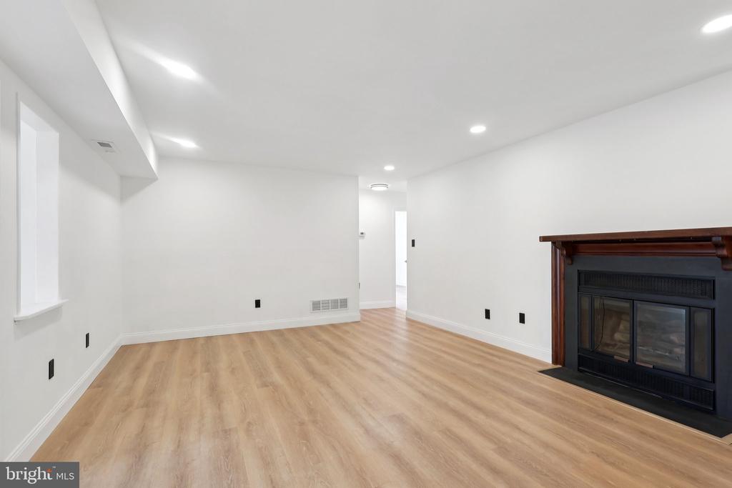 7 SUMAC COURT
