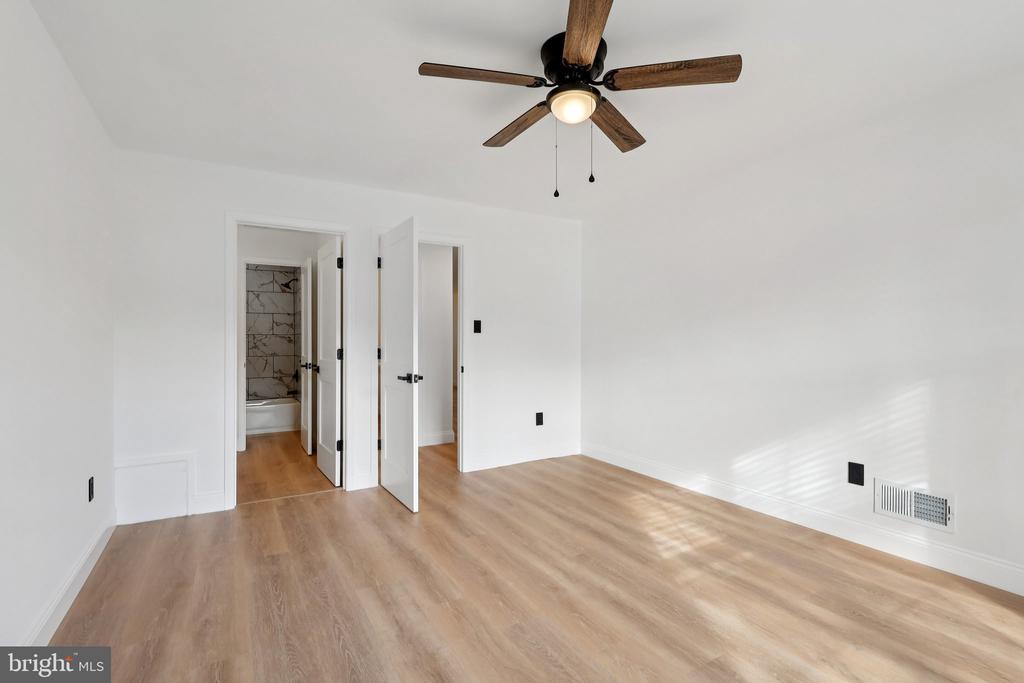 7 SUMAC COURT