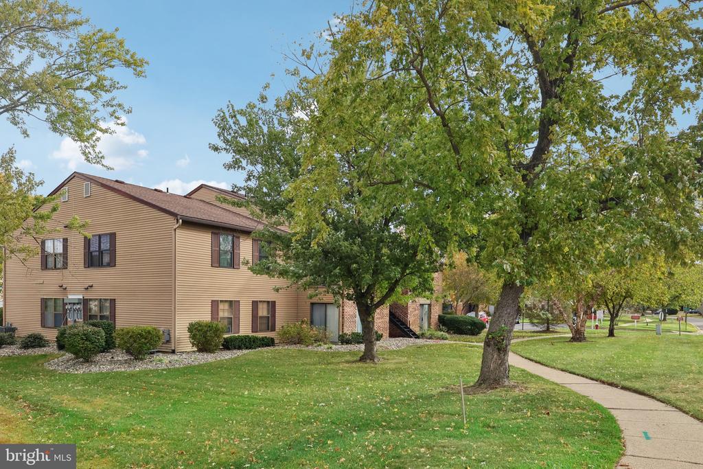 7 SUMAC COURT