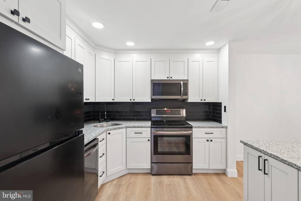 7 SUMAC COURT