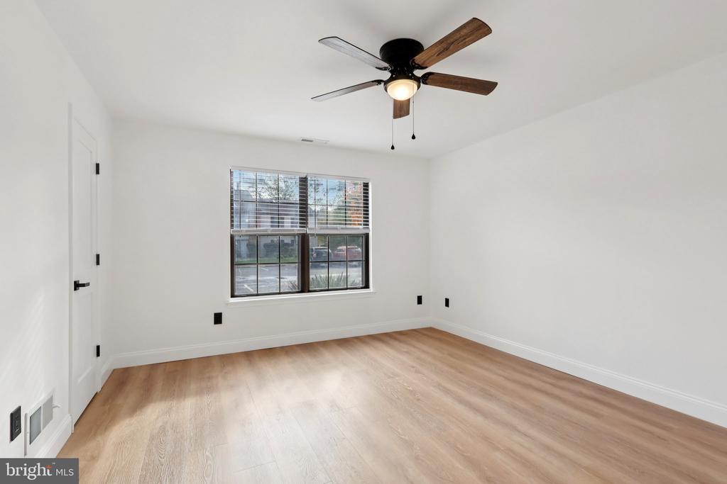 7 SUMAC COURT