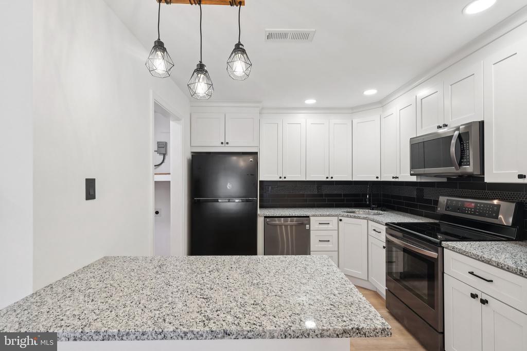 7 SUMAC COURT
