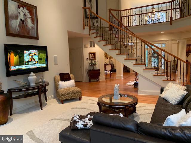 12 PENDLETON COURT