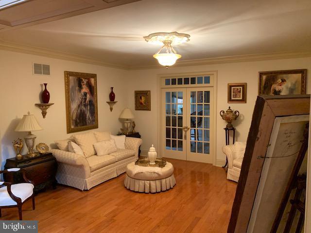 12 PENDLETON COURT