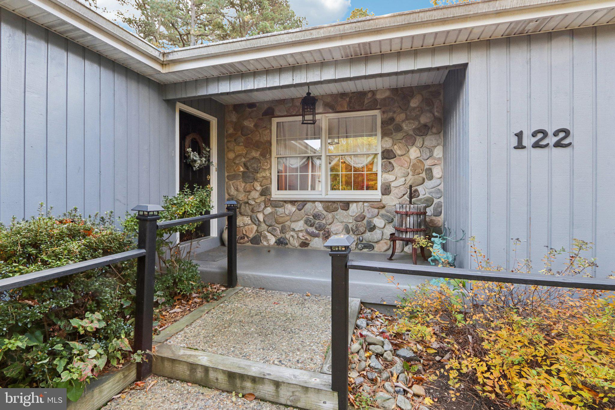 122 DEERFIELD AVENUE