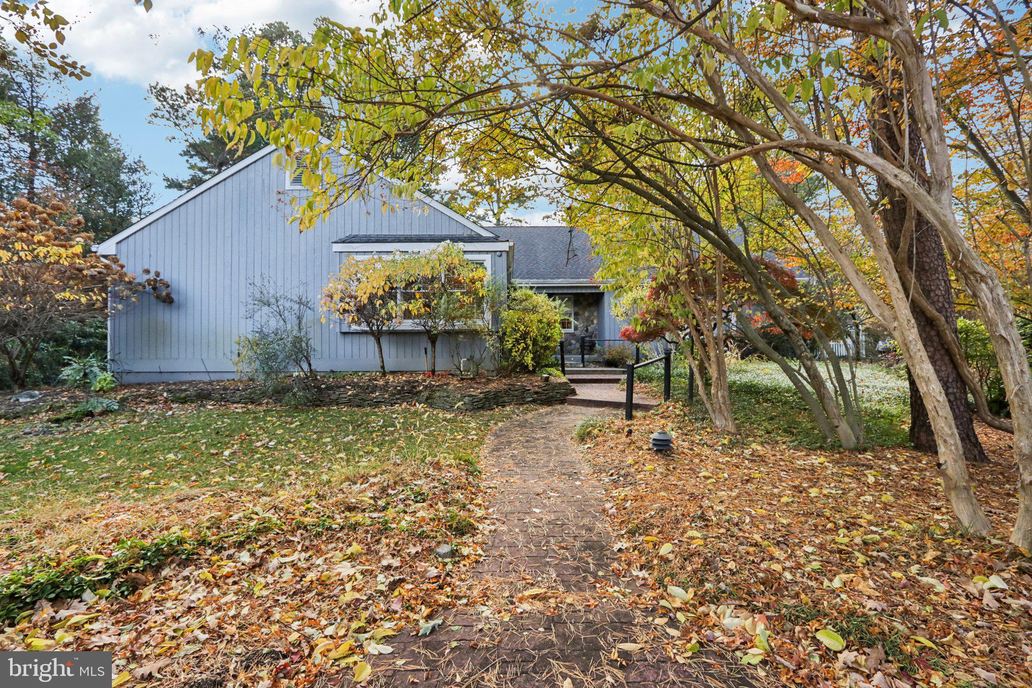 122 DEERFIELD AVENUE