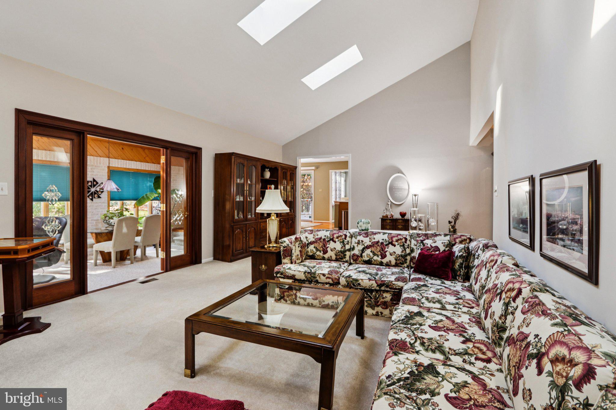 122 DEERFIELD AVENUE