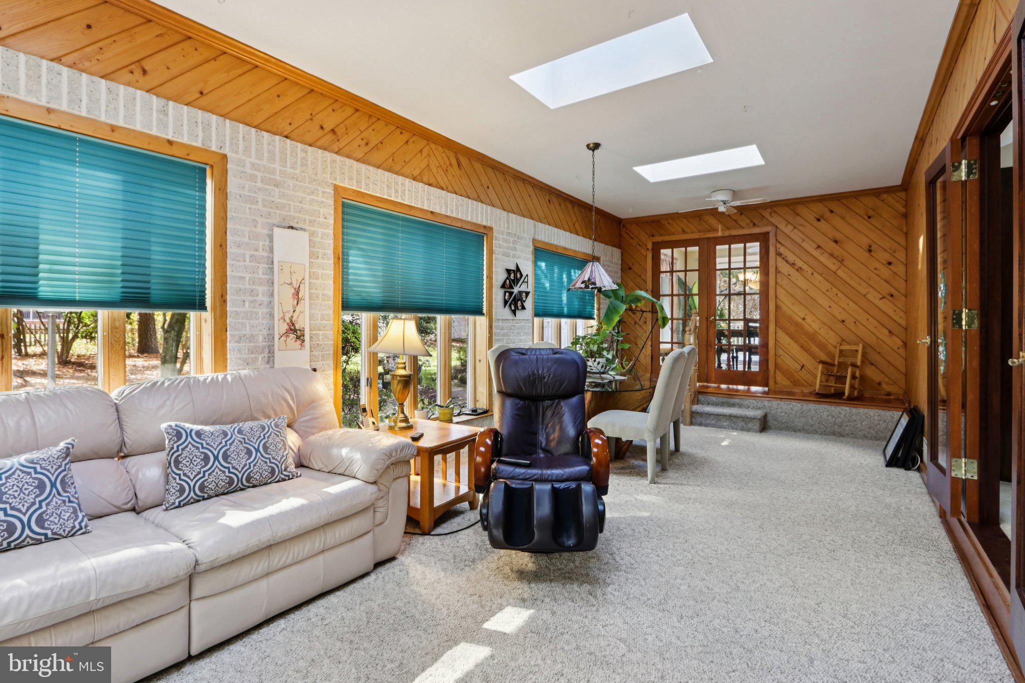 122 DEERFIELD AVENUE