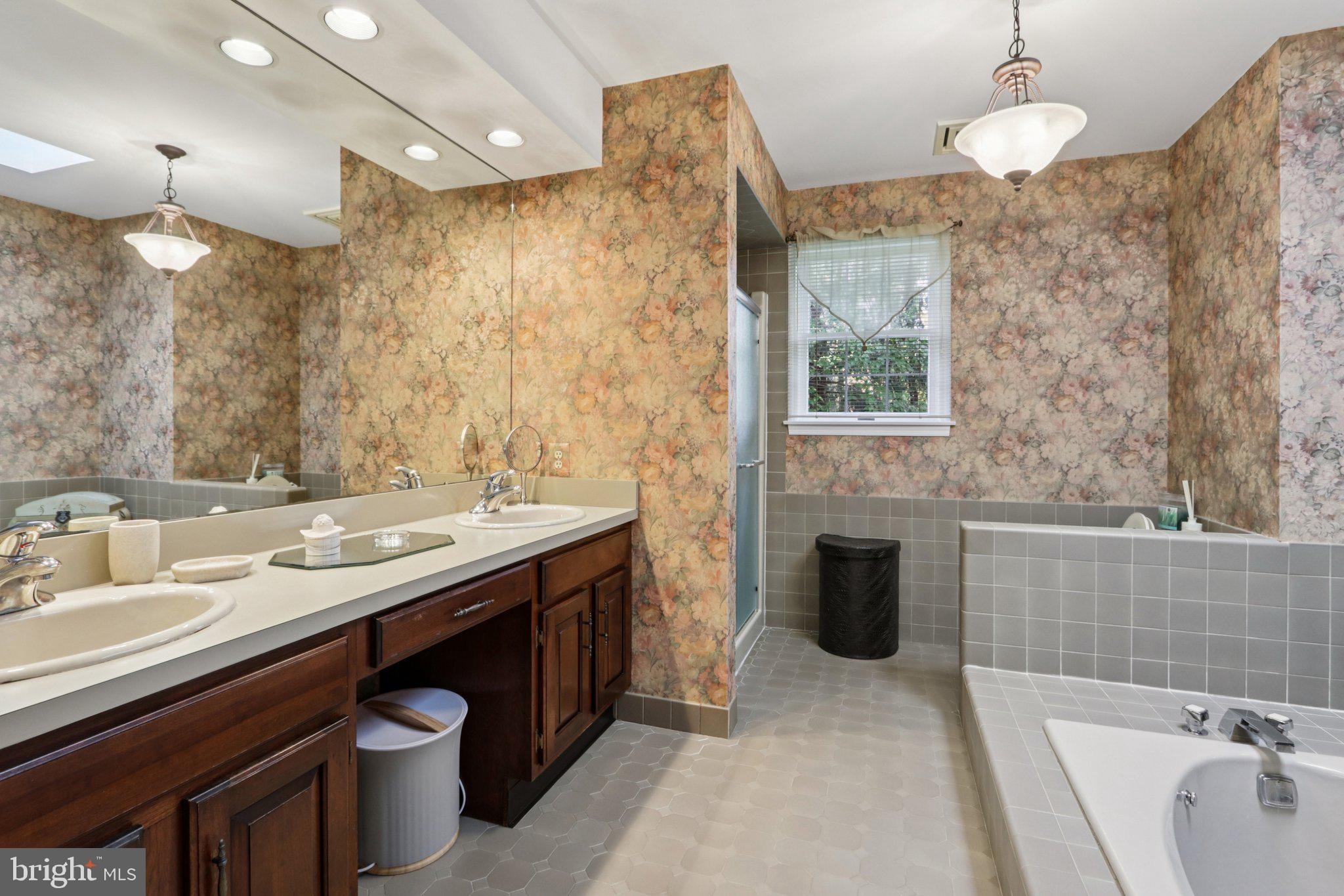 122 DEERFIELD AVENUE