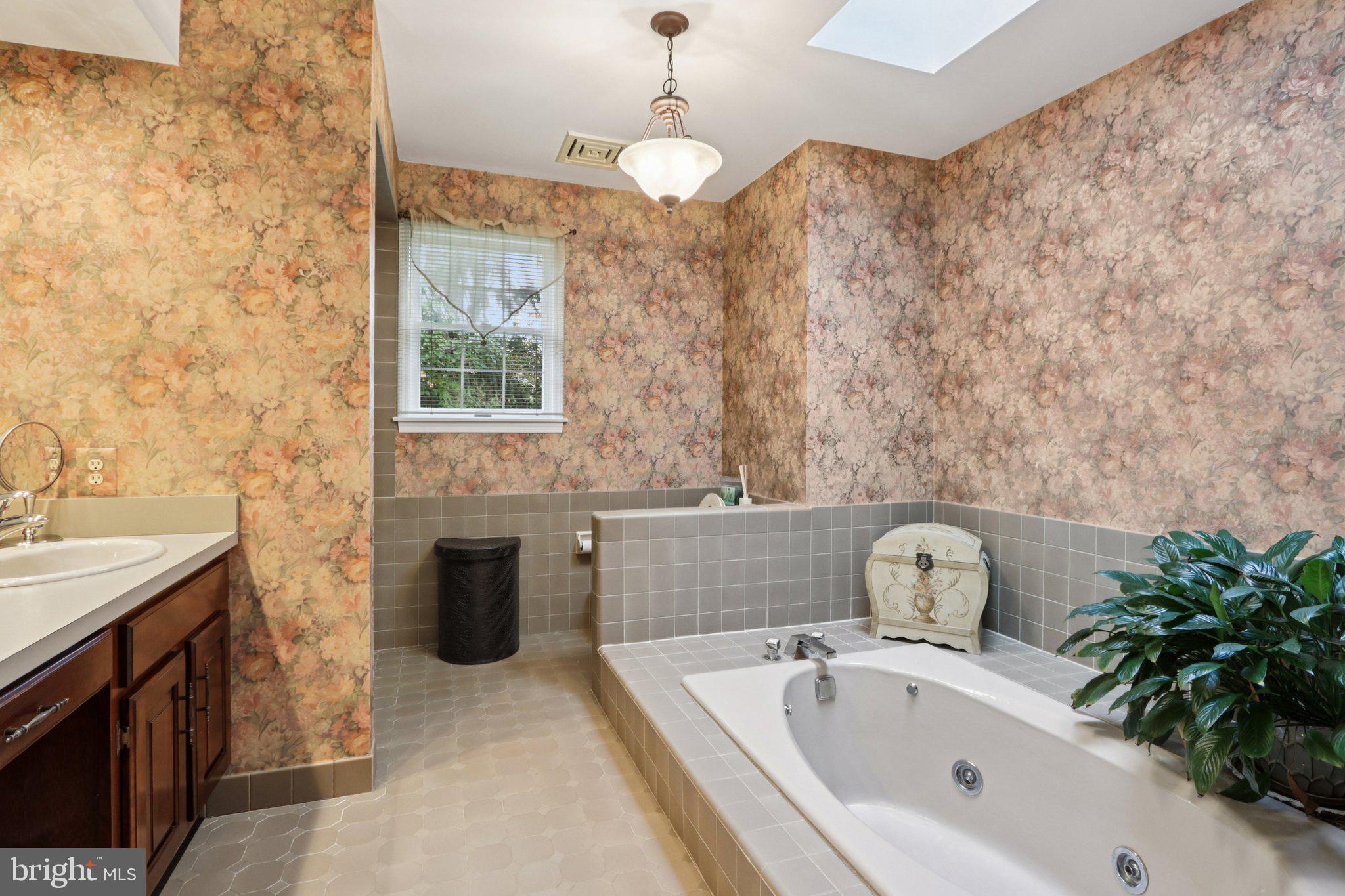 122 DEERFIELD AVENUE