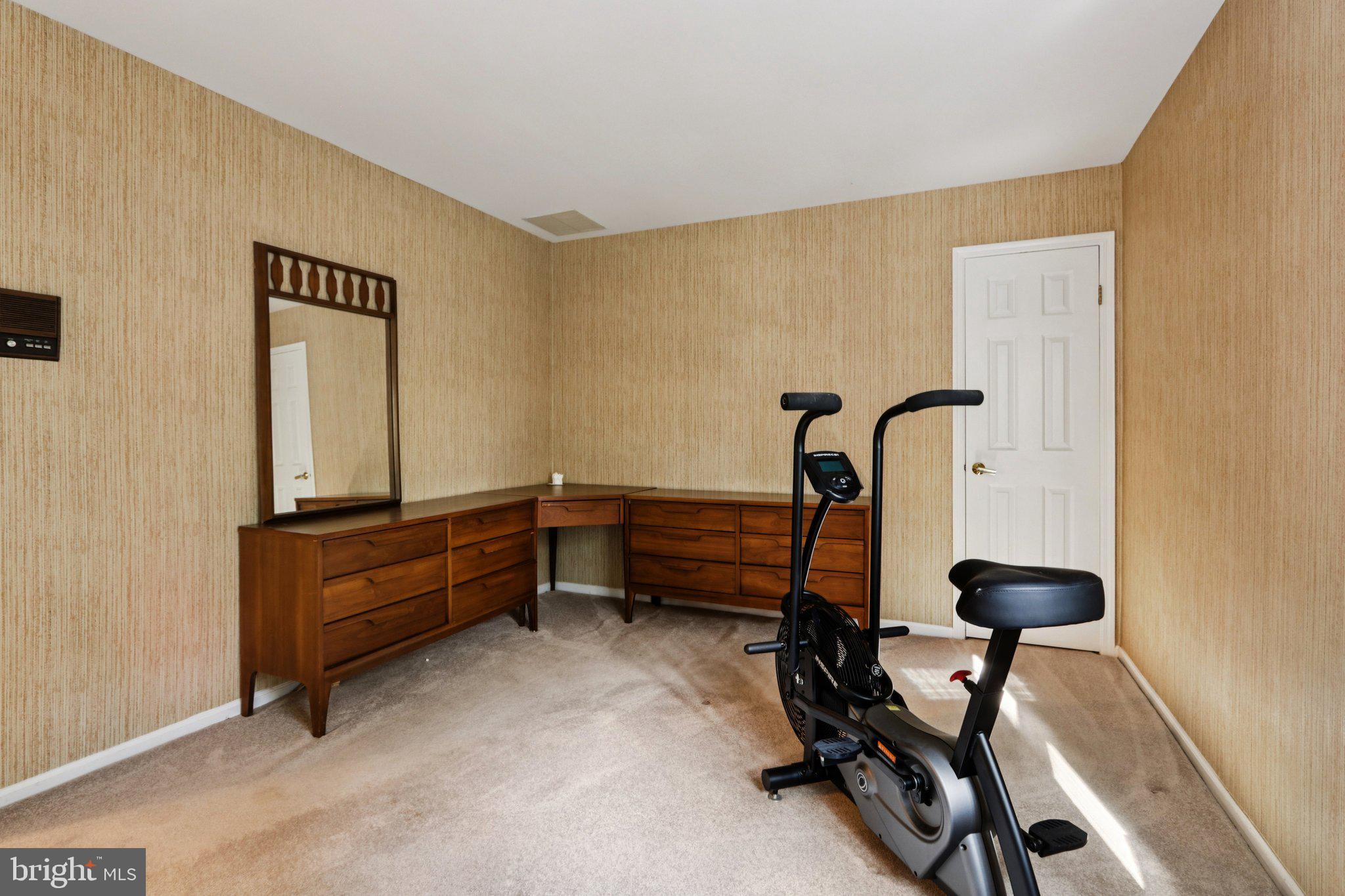 122 DEERFIELD AVENUE