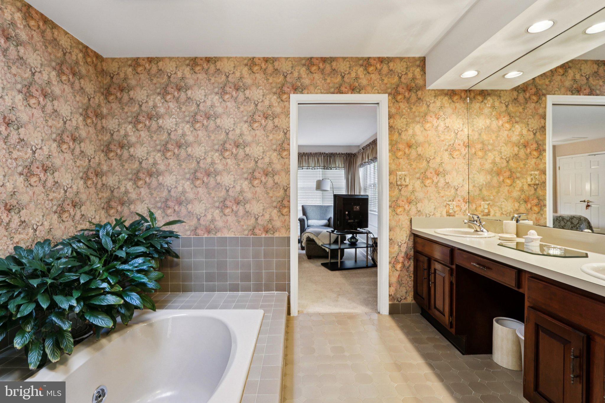 122 DEERFIELD AVENUE