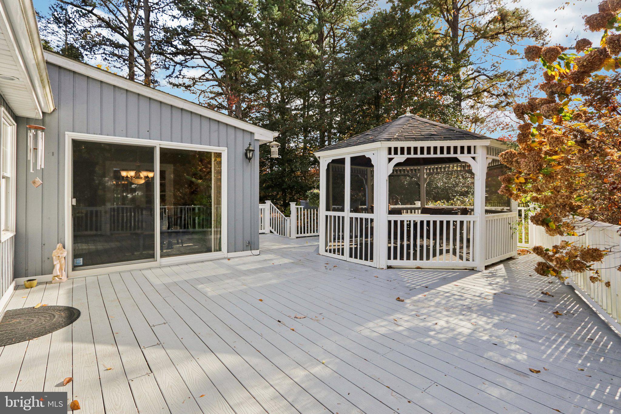 122 DEERFIELD AVENUE